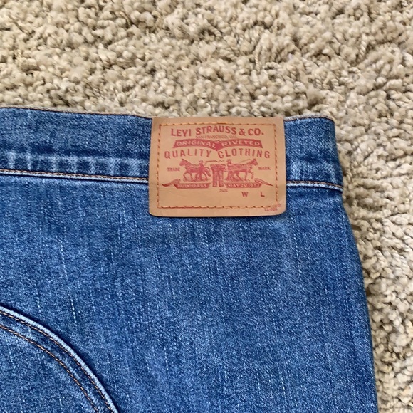 Levi’s Jean Capri’s - Picture 5 of 6